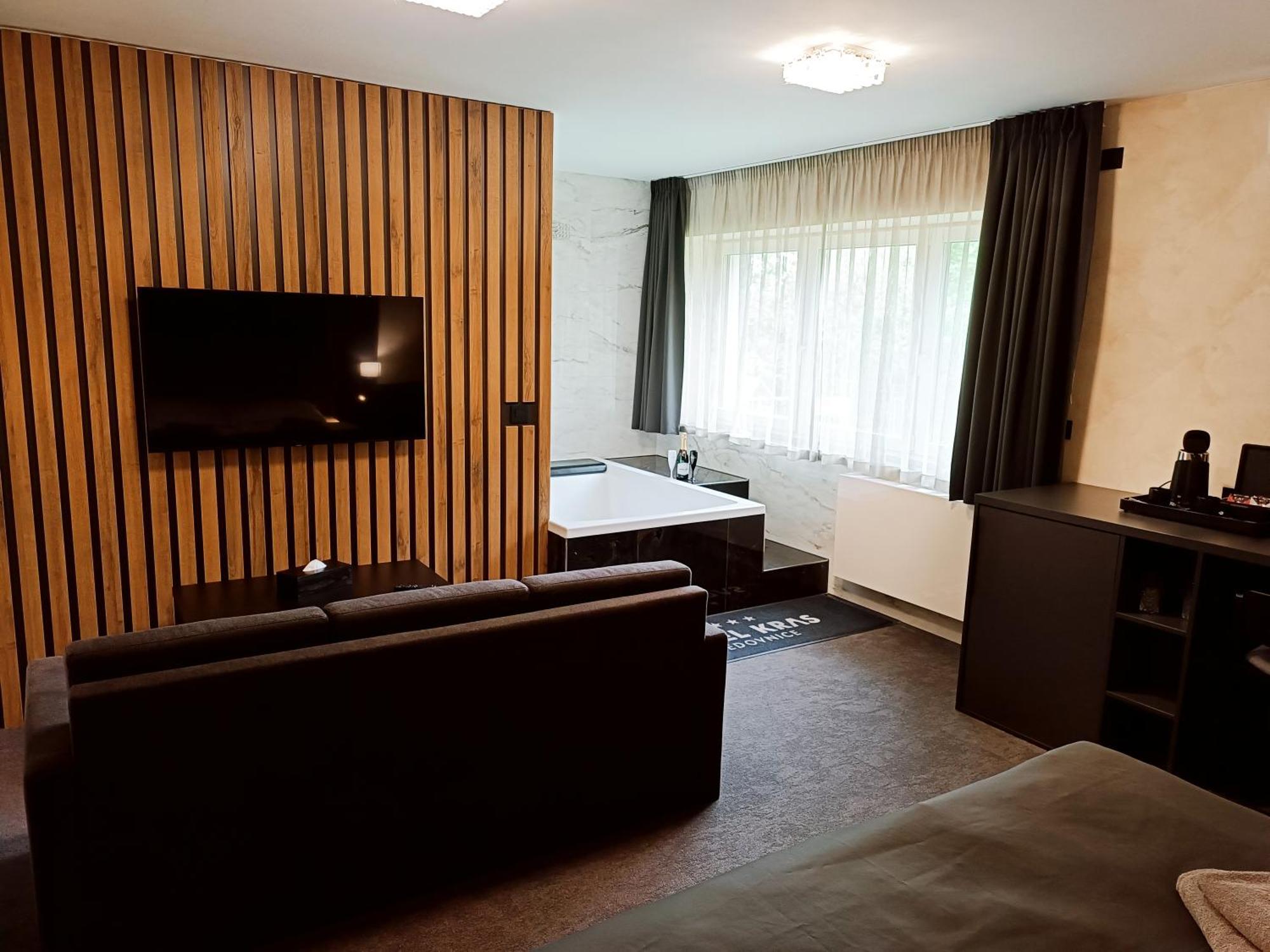 Hotel Kras Jedovnice Exteriör bild